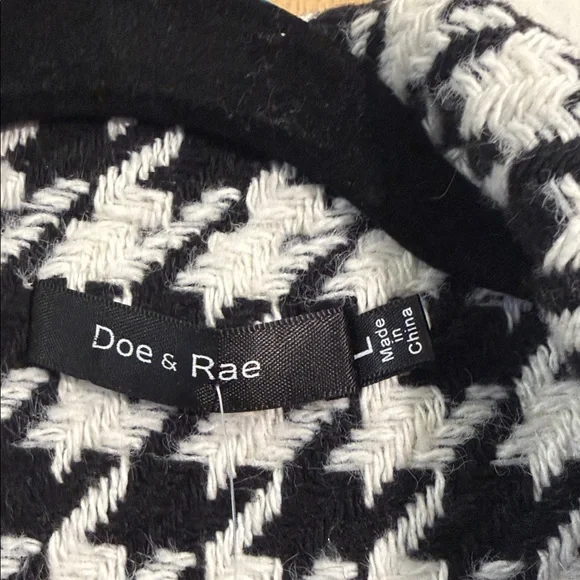 Doe & Rae Black and White Blazer - Picture 2 of 5